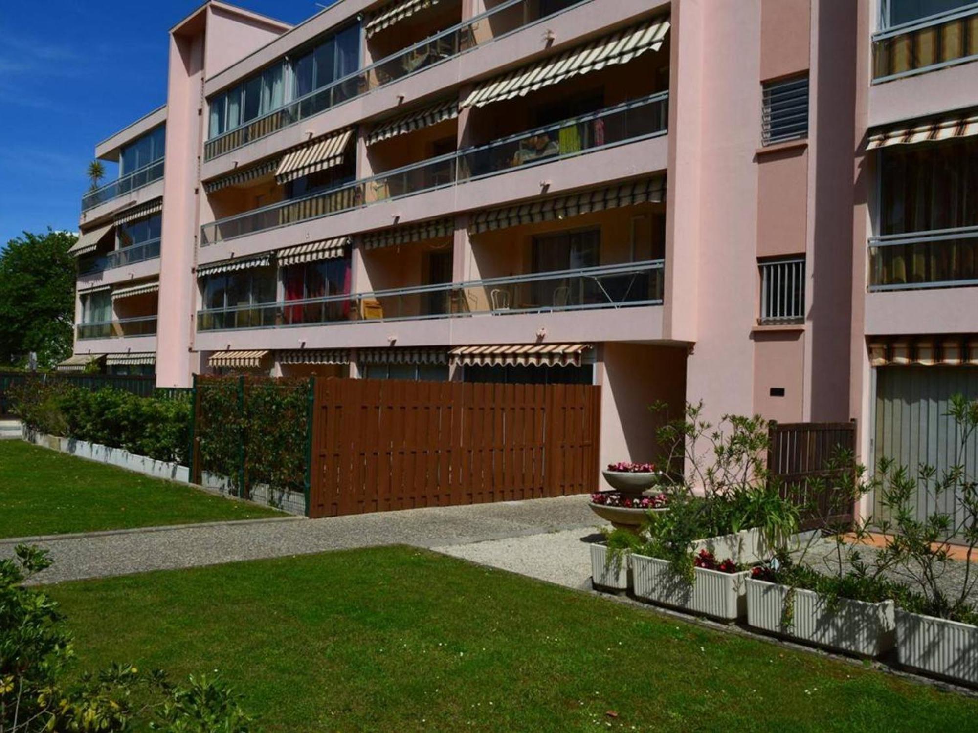 Studio Agreable Avec Loggia, Garage Et Plage A Proximite - 2 Couchages, Golfe-Juan - Fr-1-252-62 Экстерьер фото